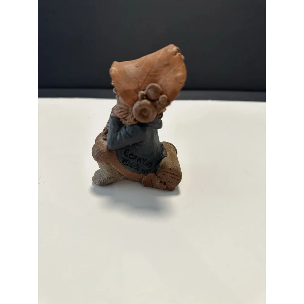 Corky Fantasy Gnome Figurine Sitting on‎ Log Leaf Hat 1990 #25 Tom Clark